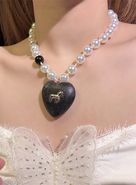 甜酷风黑色爱心小马珍珠项链女轻奢小众锁骨链个性配饰