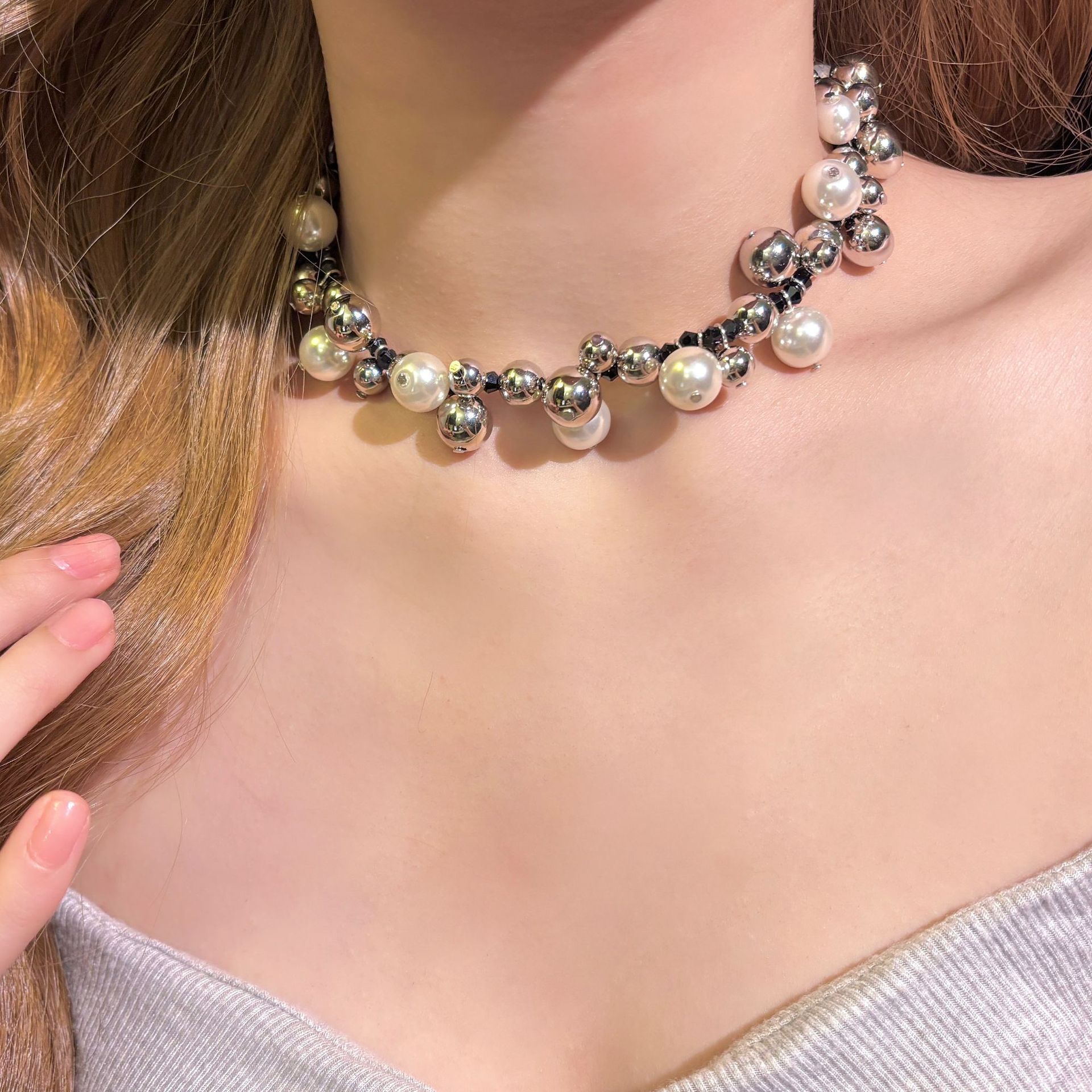 2025秋冬季新款女士设计感拼色串珠大小珍珠串珠项链首饰
