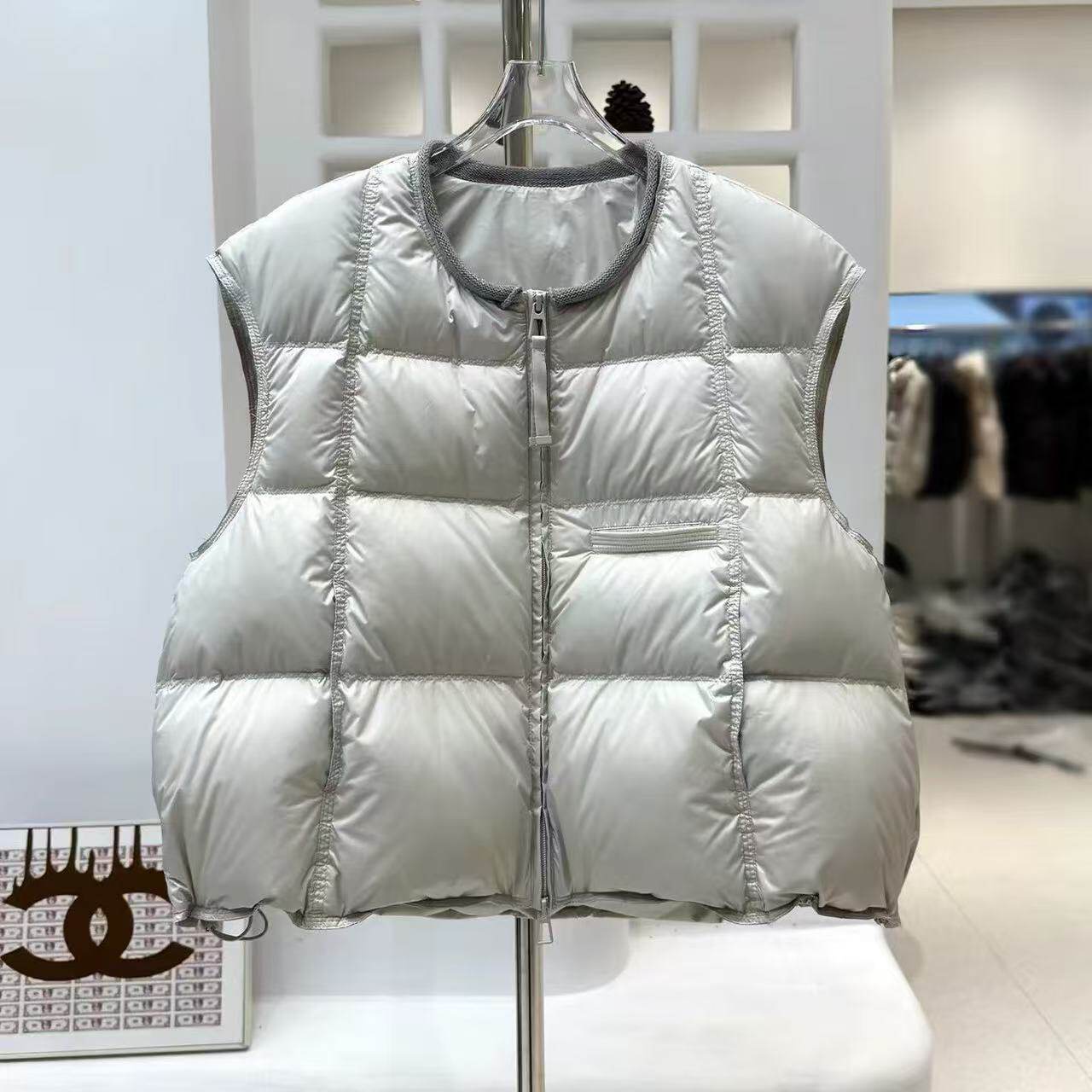 23807欧洲站大码圆领羽绒马甲背心春外穿白鸭绒保暖马夹外套潮女
