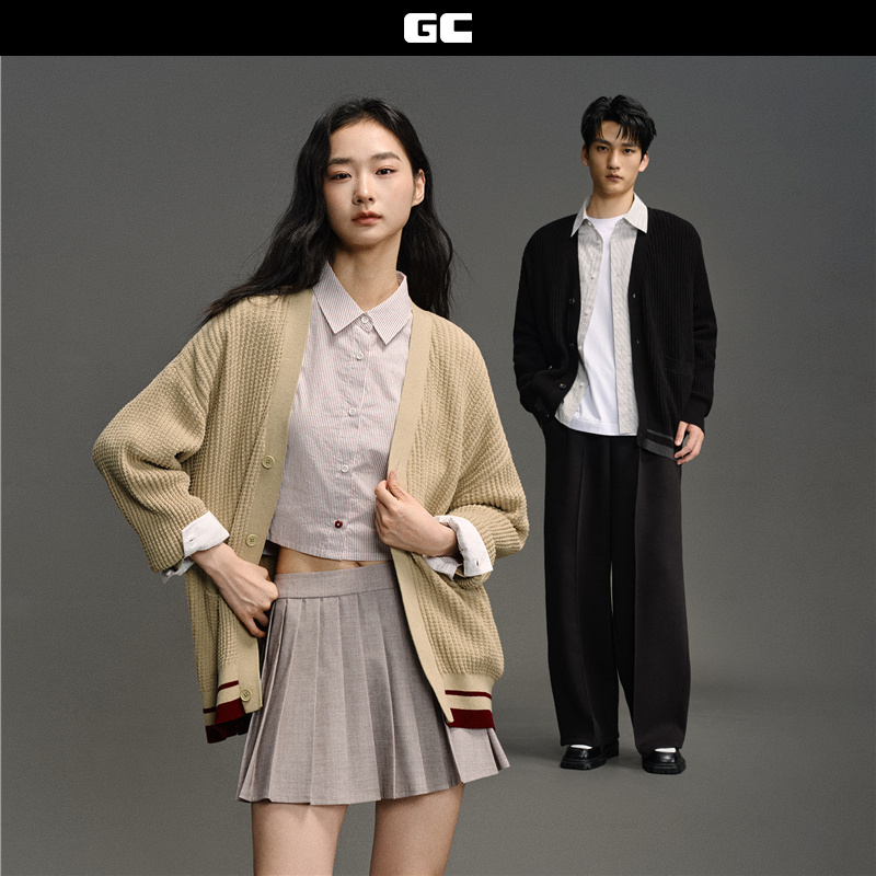 Giordano纯棉V领撞色下摆针织衫