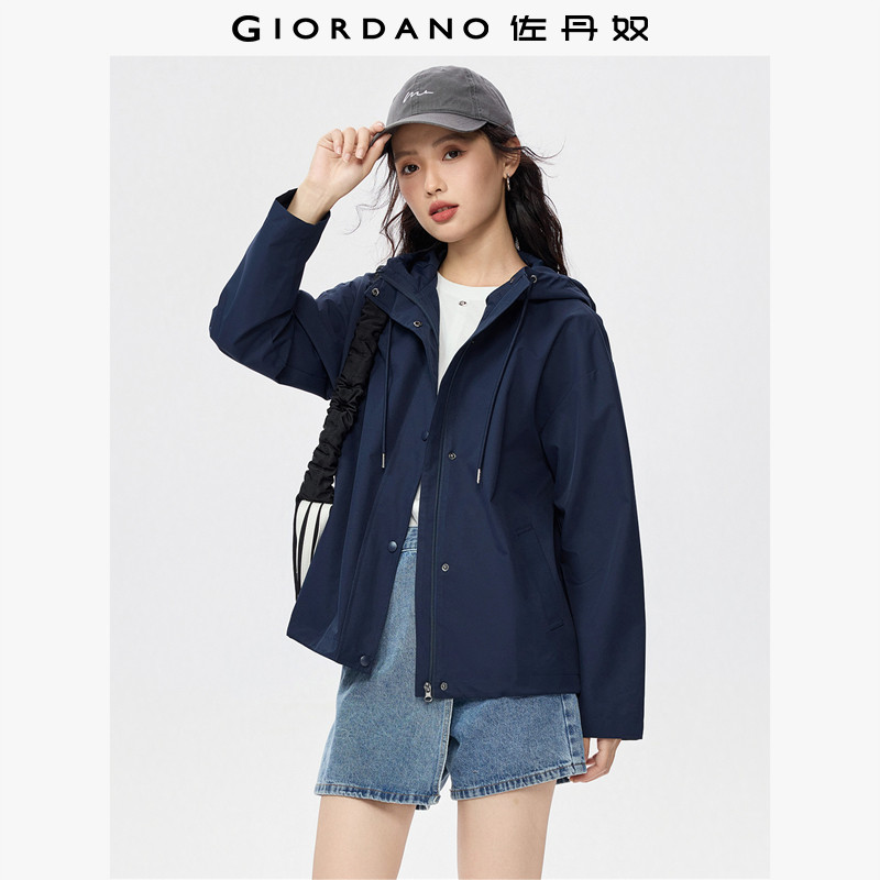 佐丹奴2026年春新款新款户外防风宽松抽绳连帽风衣外套女05375683