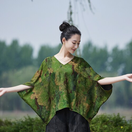 【绿祥云】100%桑蚕丝香云纱提花缎 V领 蝙蝠袖 时尚款上衣