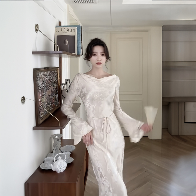 TZ2856白色一字肩气质设计感连衣裙女夏季长裙2023年新款时尚