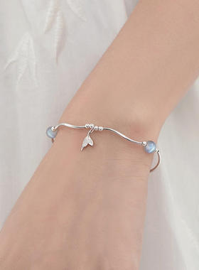 鱼尾手链小众设计感轻奢女夏月光石手串闺蜜手环2024年新款潮