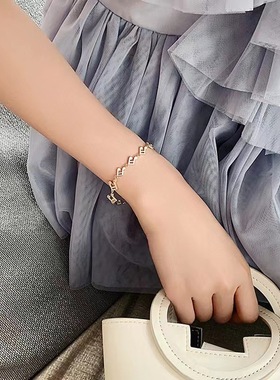 滴油金色镶钻音符创意链条手链时