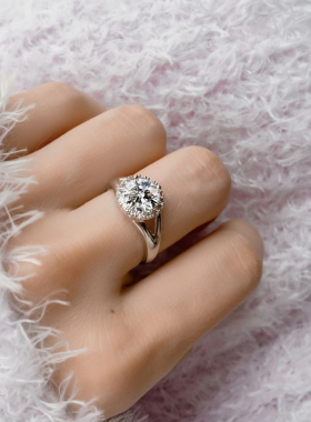 简约流线型豪华款时尚气质求婚