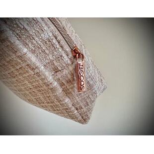 68包邮｜特！温柔豆沙色特殊毛绒手感立体玫瑰金化妆收纳包