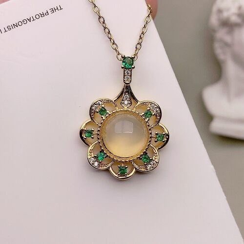 白玛瑙项链玉石坠髓吊花朵