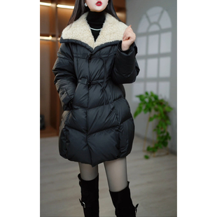 时尚带毛领加厚白鸭绒外套女2025年冬季新款妈妈中长款保暖羽绒服