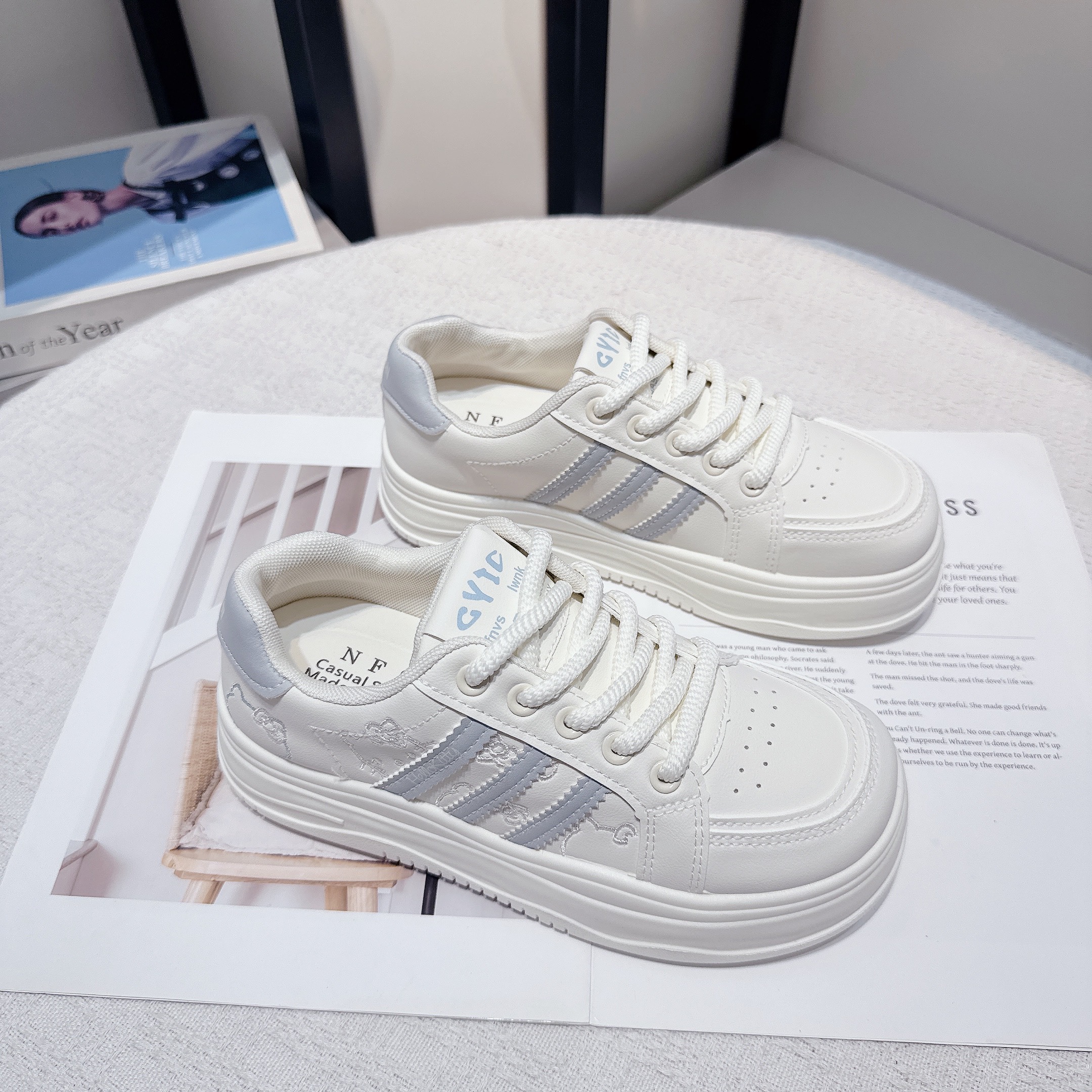 厚底小白鞋女款2025年秋季新款百搭学生休闲板鞋透气轻便运动鞋子