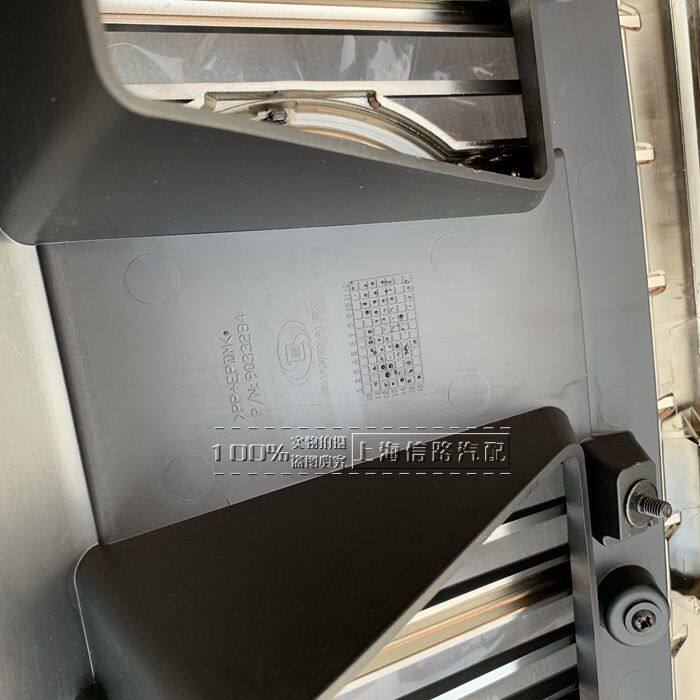 BUICK GL8 LUZUN 센터 그릴 새로운 LUZUN 센터 그릴 이전 LUZUN 업그레이드 및 수정된 새로운 수직 바 센터 그릴에 적합