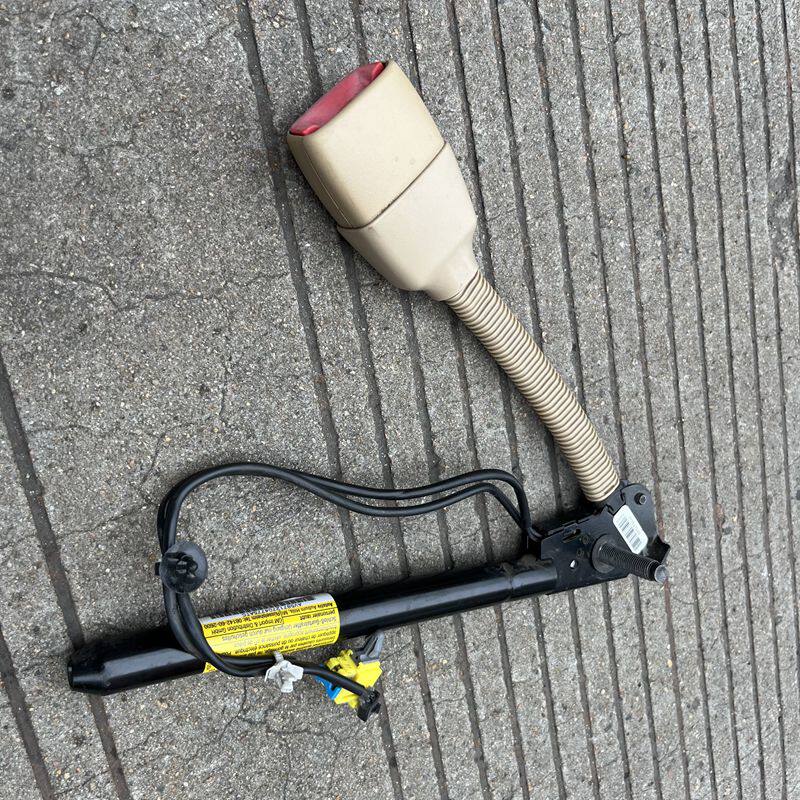 别克老君越座椅安全带预警器