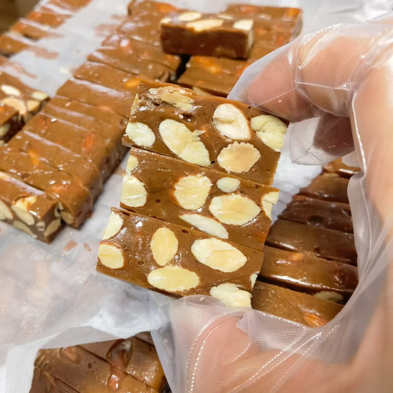 太妃糖 纯手工熬制无添加 海盐杏仁太妃糖 焦糖坚果酥糖 巴旦木糖