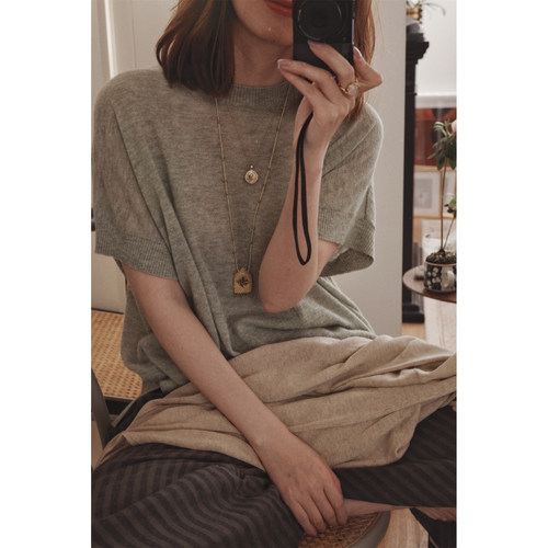 btbstudio 闪丝花纱 晶莹微透松身圆领半袖箱型设计针织T恤两色