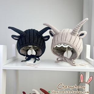 木然良品冬季新款婴儿童羊角可爱双层文艺纯色后开叉护耳毛线帽子