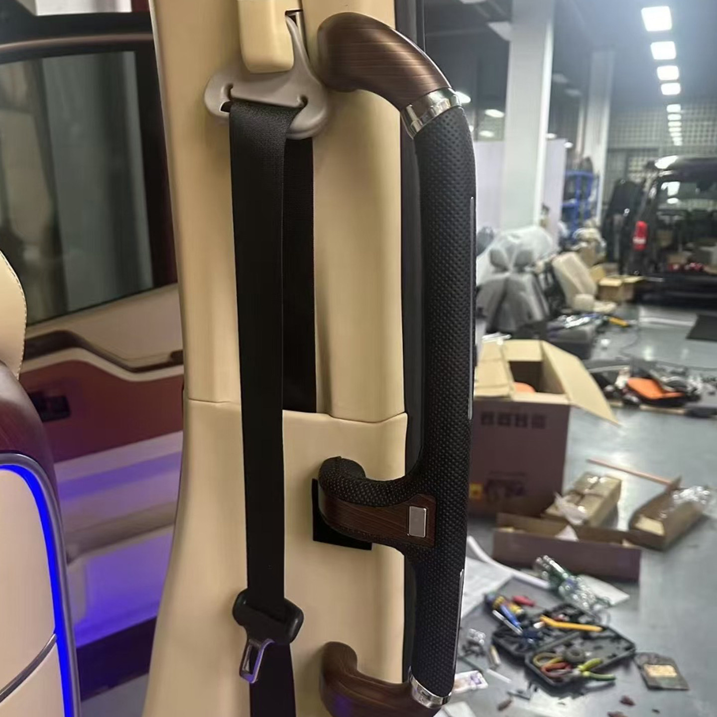 适用丰田海狮中门拉手hiace300系桃木上车扶手格兰维亚萨尔法改装