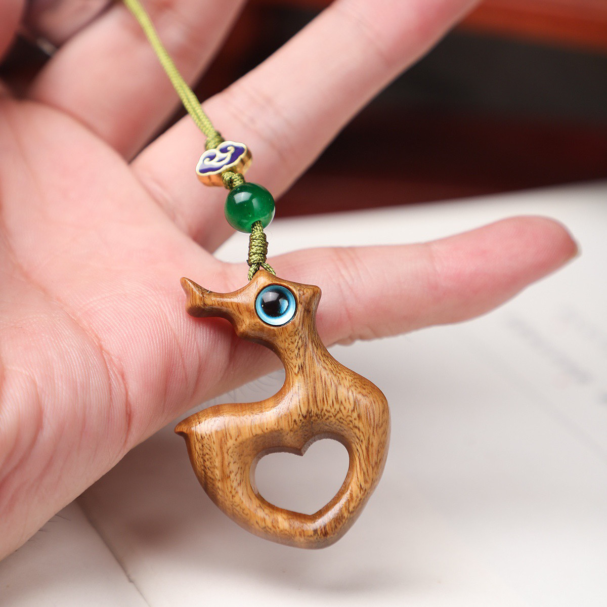 一鹿有你绿檀木雕刻小鹿汽车钥匙扣创意挂件精致手机吊坠情侣挂饰