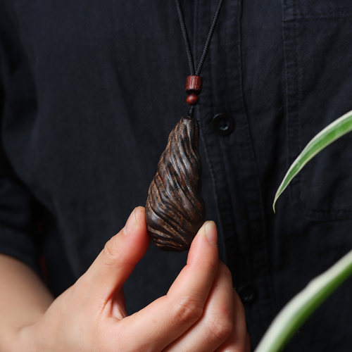 沉香木天然随形木质吊坠项链