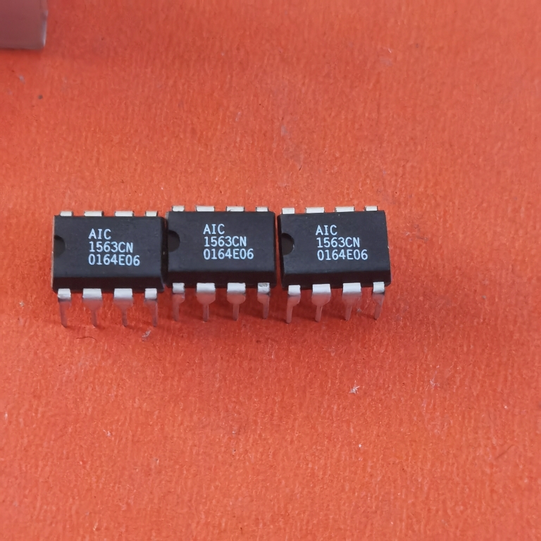 AT49LV1024A-45VL AT49F1024-45VL AIC1563CN HM82C212L一只起售