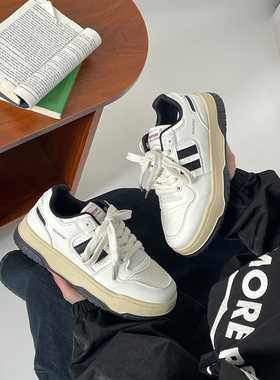 超火小白鞋女2024秋季新款韩版复古百搭白色板鞋厚底休闲鞋女爆款