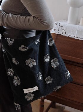 小众气质珠片银花朵牛仔女生单肩斜挎包度假帆布包大容量小众包包