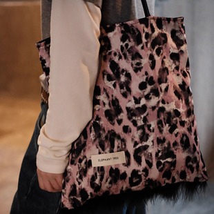小众粉色豹纹帆布包百搭单肩包大容量小众包包巨好看通勤上班女生