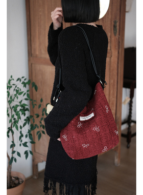 小众红色包包香风hobo水桶女生单肩大容量斜挎包包新年通勤好看