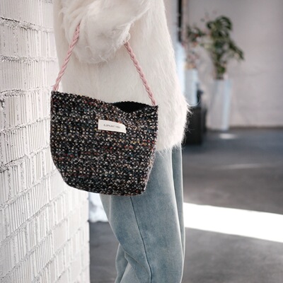 气质糖果彩虹色小香时尚百搭女生水桶包帆布包大容量小众包包礼物