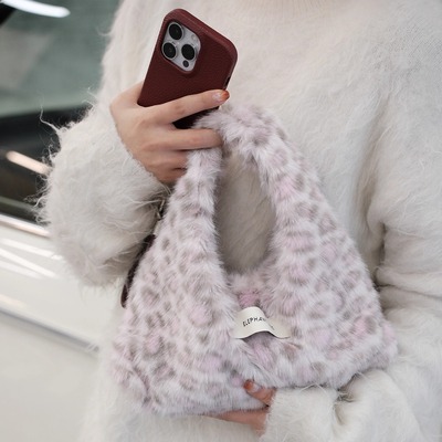 小众粉色豹纹毛毛小hobo水桶包