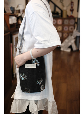 时髦珠片银色花朵时尚百搭女生手机包大容量小众包包复古单肩斜挎