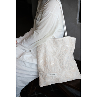 精致珠片刺绣白色女生时尚百搭单肩包帆布包大容量小众包包简约