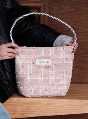 少女心粉色小香秋冬时尚百搭女生水桶包帆布包大容量小众包包礼物