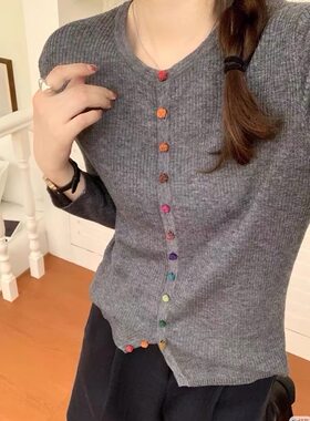 秋季新款减龄彩扣精纺圆领毛开衫女时尚针织毛衣外套上衣