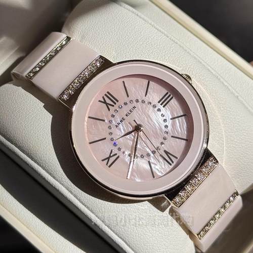 现货美国anne klein淡粉色陶瓷表带珍珠贝母表盘水钻女士石英手表