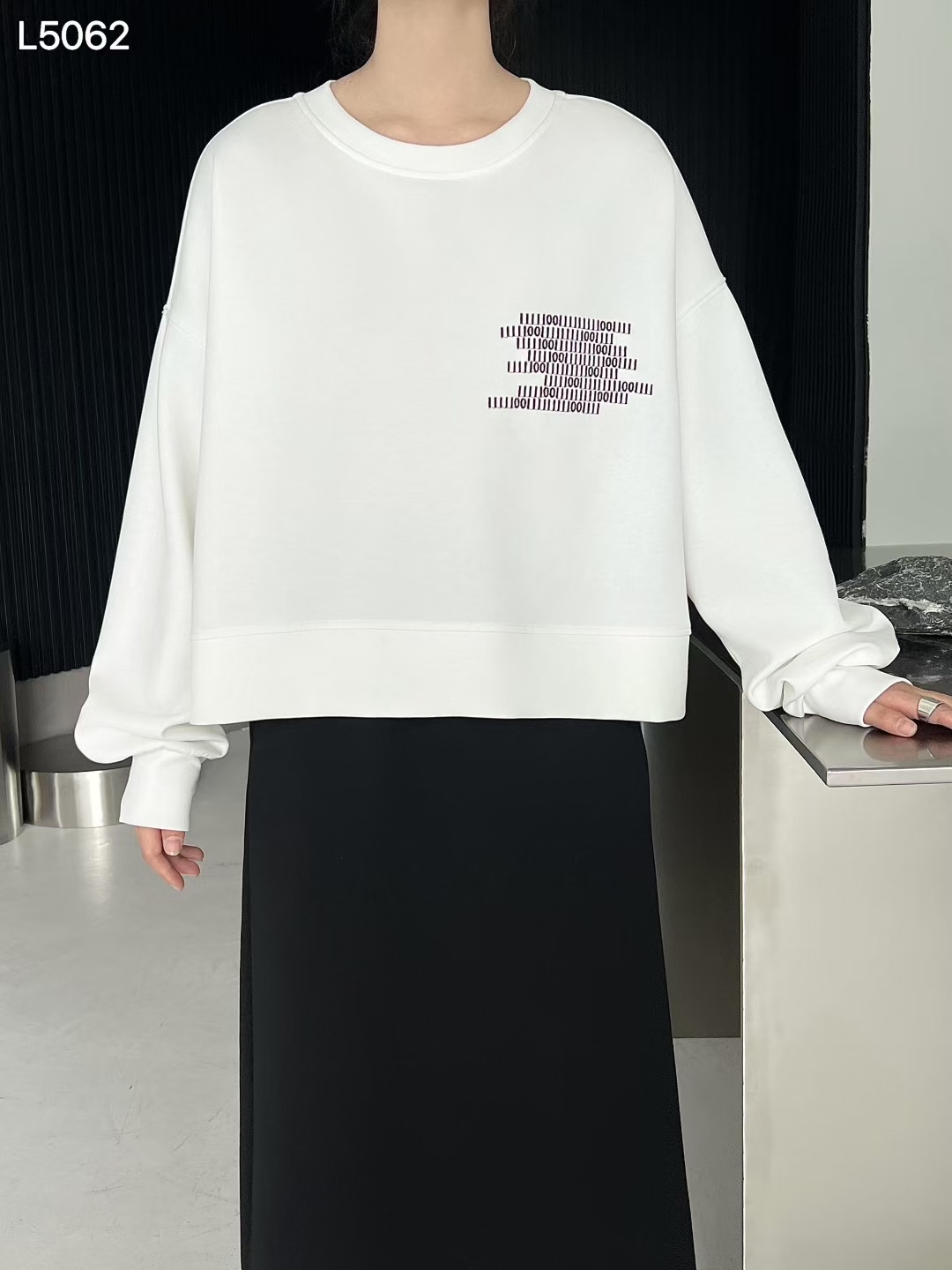 2025秋季新款百搭宽松圆领长袖卫衣后背拉链原创设计女百搭