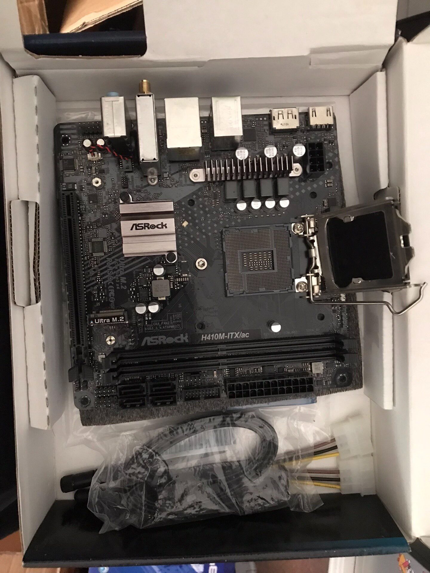 华擎h410m-itx/ac主板 有盒子 要的拍 上10代c