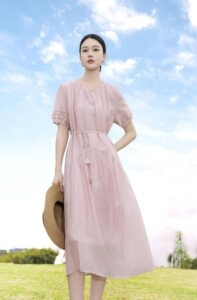 肤白时尚减龄V领收腰粉色连衣裙女2026夏季新款莱赛尔气质中长裙
