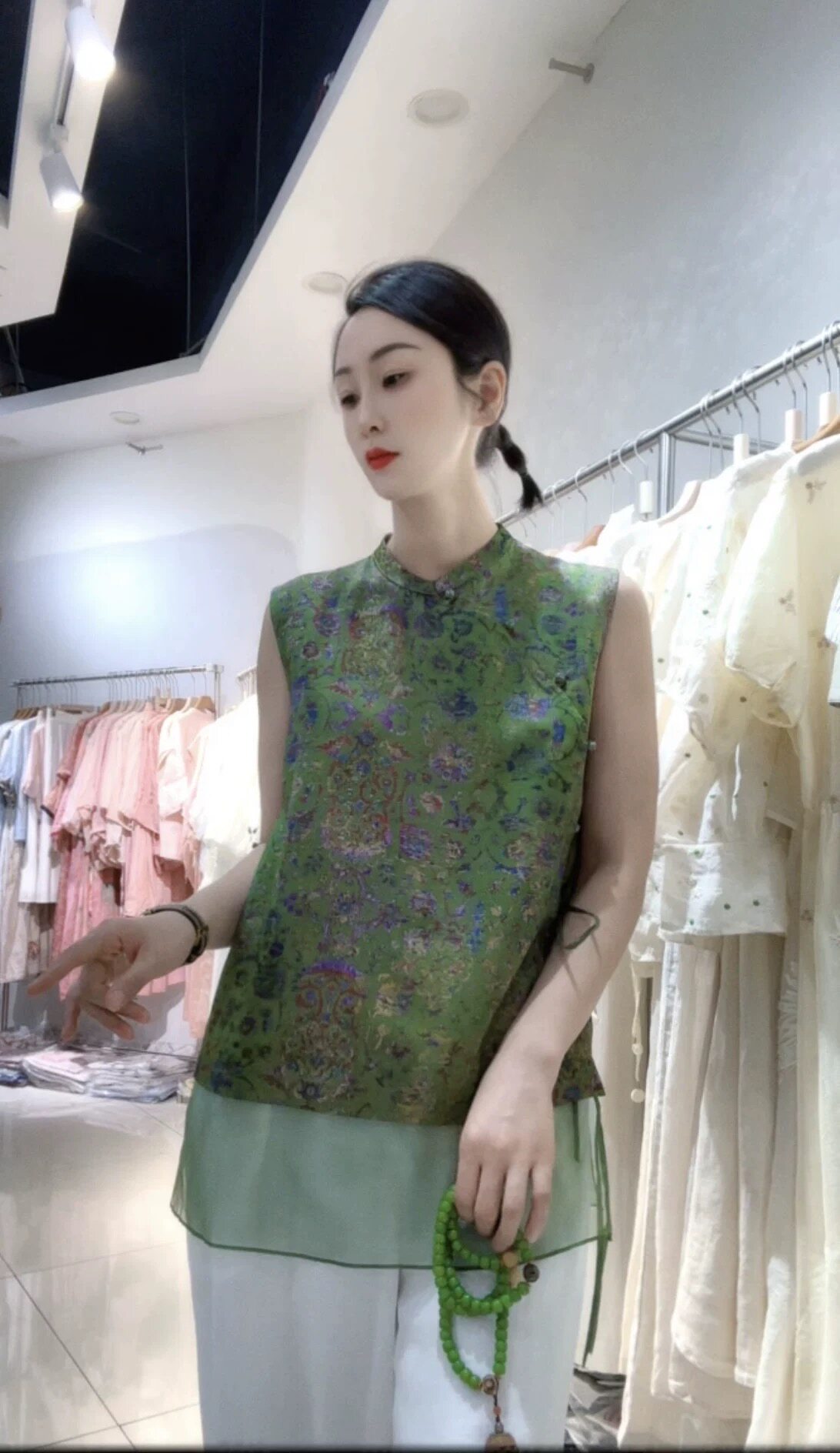 2026夏季中式国风盘扣印花马甲夏无袖上衣显瘦绿色坎肩真丝欧根纱