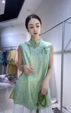 南油新中式风绿色立领无袖马甲女装2026夏轻奢百搭背心桑蚕丝上衣