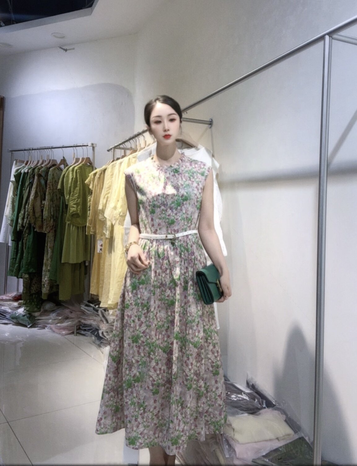 碎花收腰无袖连衣裙女2026夏韩版清新度假风木耳边领口中长款裙子