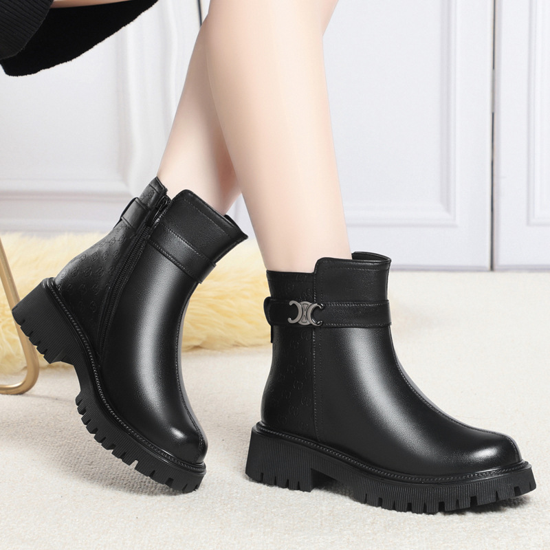 新款妈妈鞋冬季加绒加厚中年靴子真皮软底短靴中老年皮鞋妈妈棉鞋