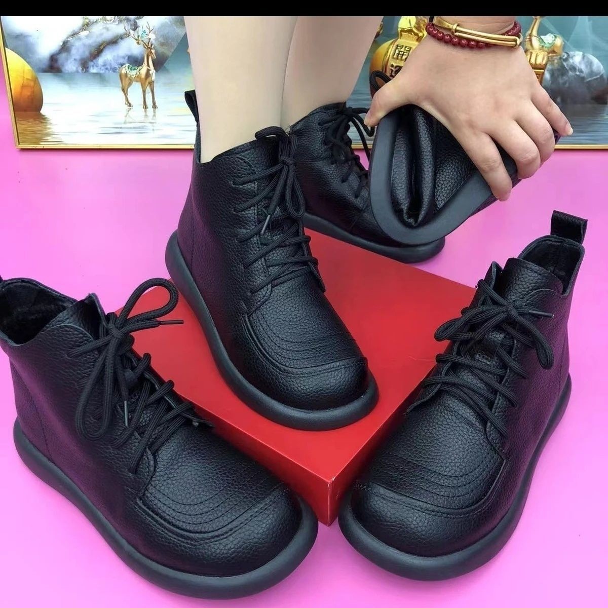 软皮软底加绒短筒靴舒适妈妈棉靴防水时尚马丁靴2024新款防滑皮靴