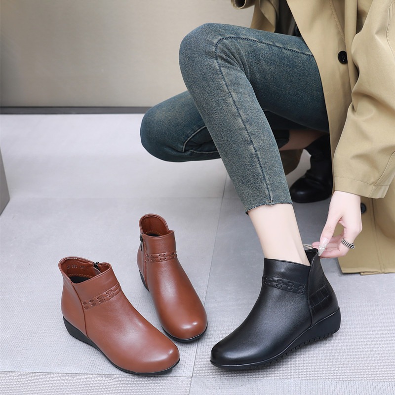 2024秋冬新品舒适厚底中老年女鞋妈妈鞋软皮大码真皮短靴女秋冬款