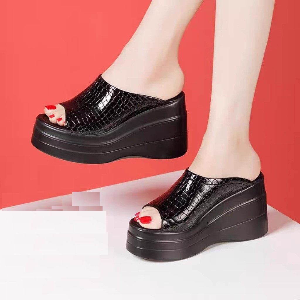 夏季新款女鞋厚底高跟露趾简约经典一字网格室外坡跟妈妈拖凉鞋