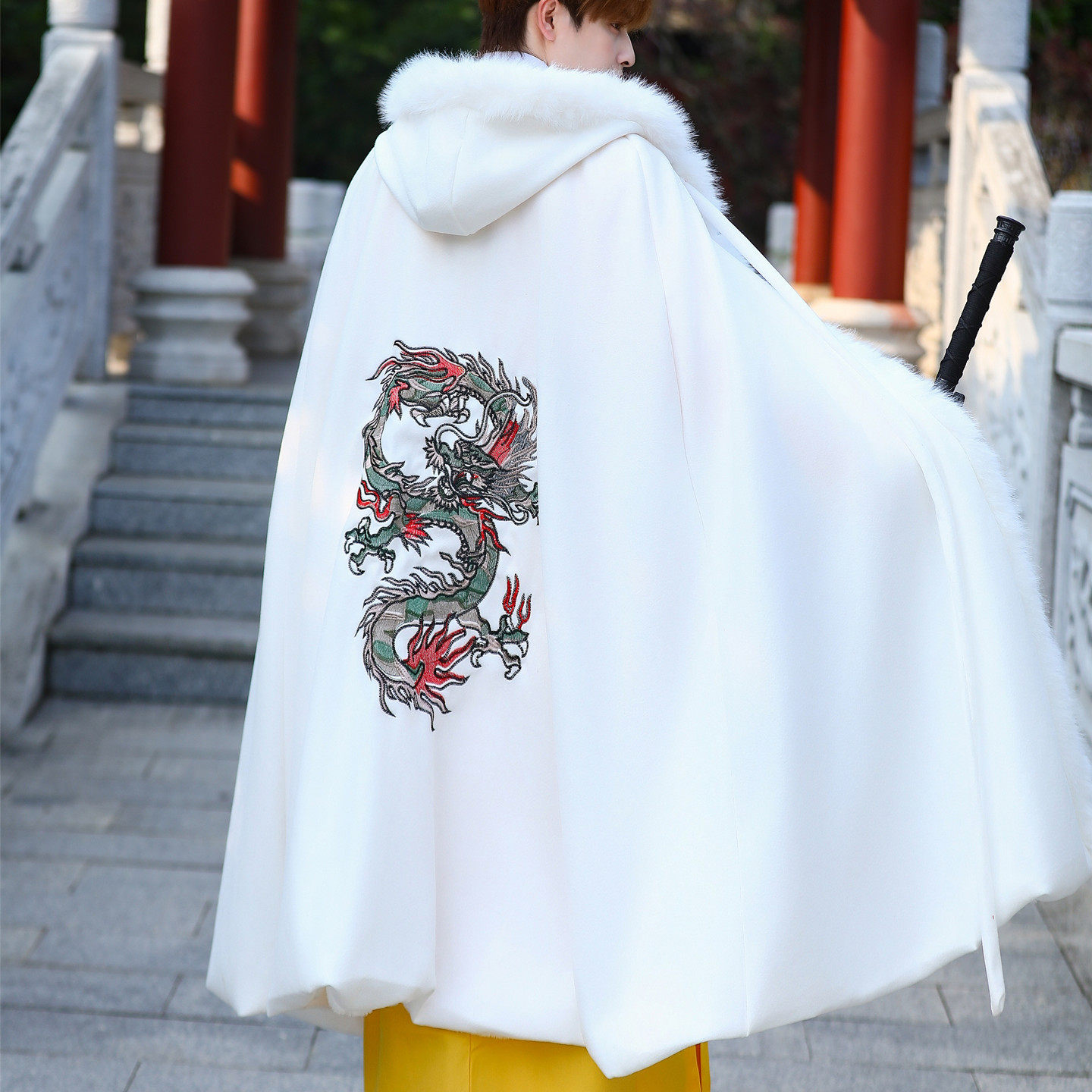 汉服男斗篷披风冬青龙吟白色加绒