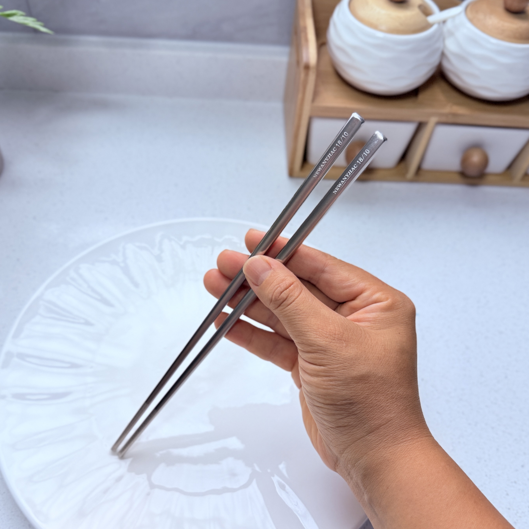 不锈钢筷子筷子盒装防滑纹