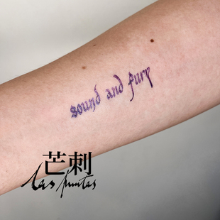 Tattoo 书法英文字母文字防水纹身贴 芒刺原创文身贴 喧哗与骚动
