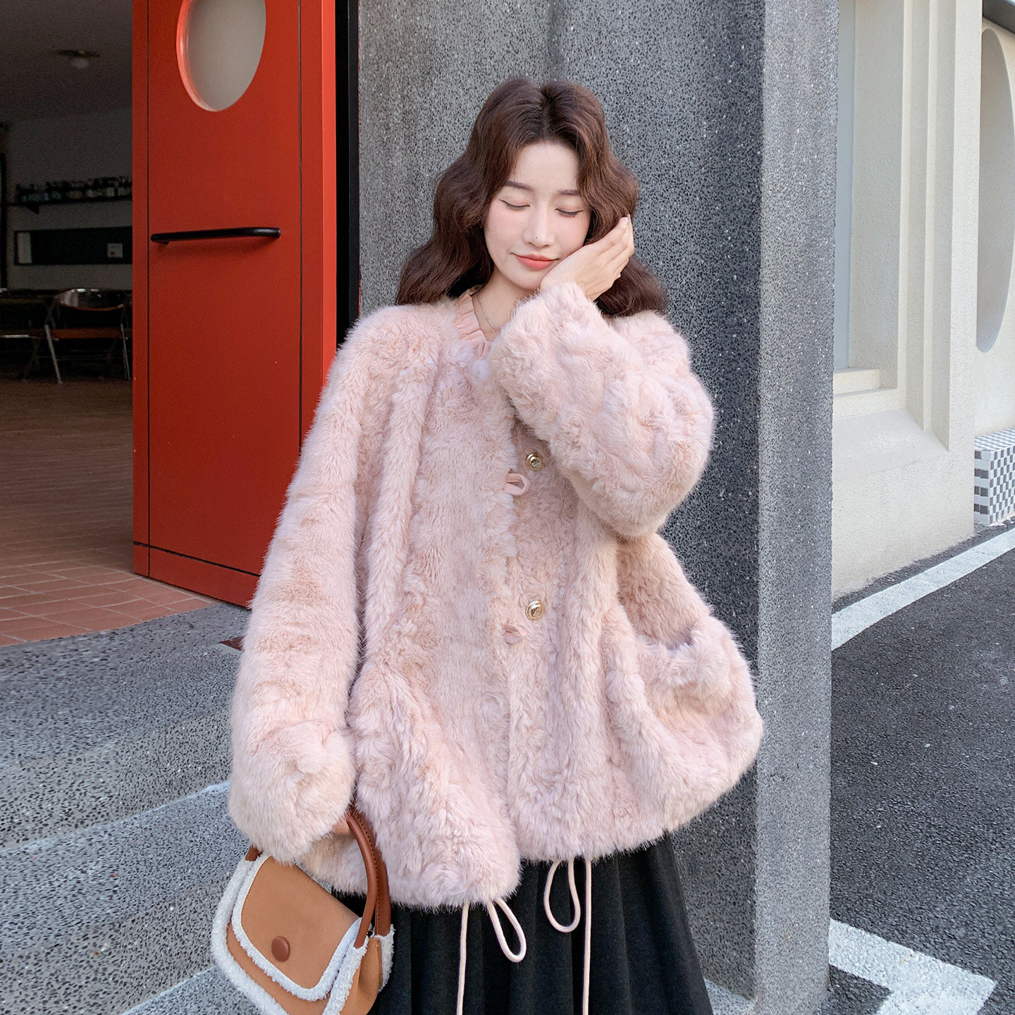 2025冬装新品仿生皮草外套女保暖减龄优雅大衣2892P225K325,女装短外套,2C339