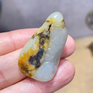 可言坊天然独籽和田玉羊脂白秋梨皮俏雕上古神兽男女挂坠件