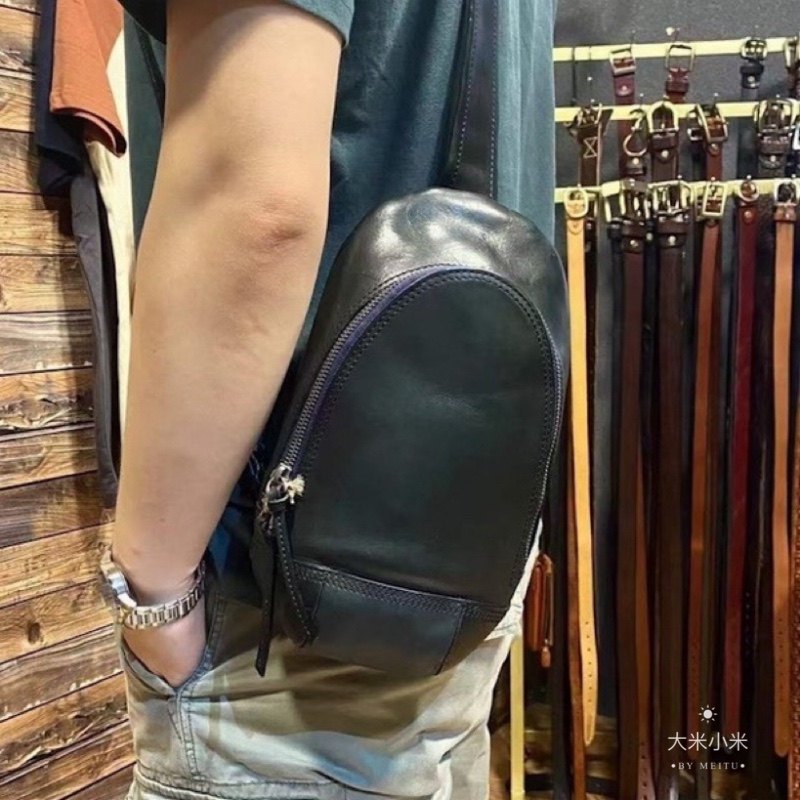 阿美咔叽质感男士胸包复古牛皮暗黑手工斜肩挎包休闲背包骑行小包